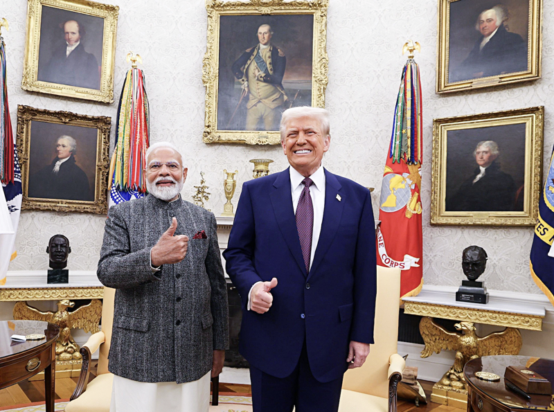 Thủ tướng Ấn Độ Narendra Modi (trái) và Tổng thống Mỹ Donald Trump tại Nhà Trắng ngày 13/2 - Ảnh: ANI.