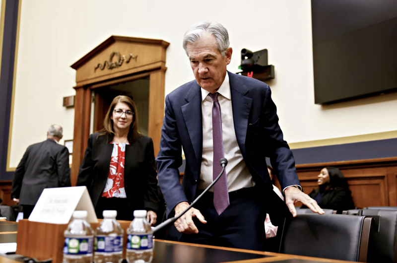 Chủ tịch Fed Jerome Powell tại cuộc điều trần thường kỳ trước Quốc hội Mỹ ngày 11-12/2/2025 - Ảnh: Bloomberg.