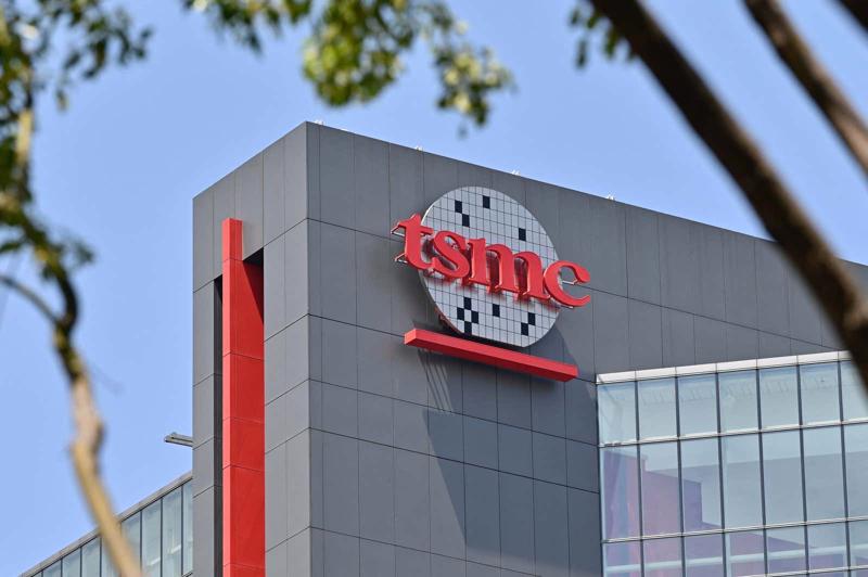 TSMC là nhà sản xuất bán dẫn hàng đầu thế giới, chiếm hơn 60% doanh thu toàn cầu trong lĩnh vực sản xuất chip