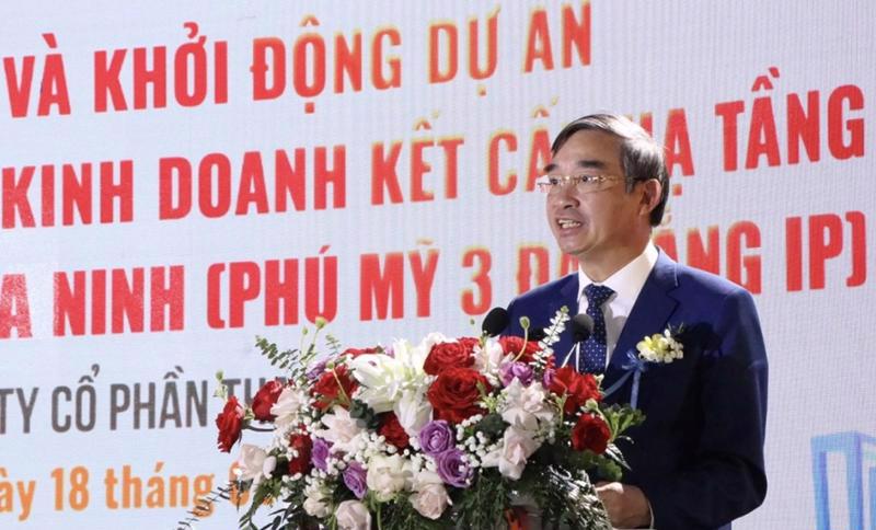 Chairman of the Da Nang People's Committee Le Trung Chinh addressing the ceremony for announcing the commencement of the project  on February 18.