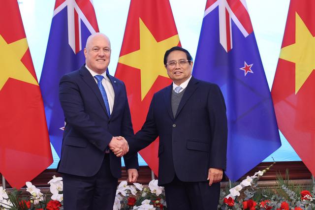 PM Pham Minh Chinh (R) and PM Christopher Luxon during the latter's official visit to Vietnam between February 25-28. (Photo: VGP)