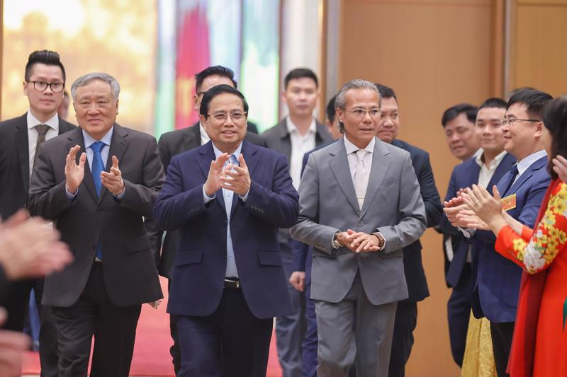 Prime Minister Pham Minh Chinh chairs the meeting with representatives of SMEs in Hanoi on February 26.