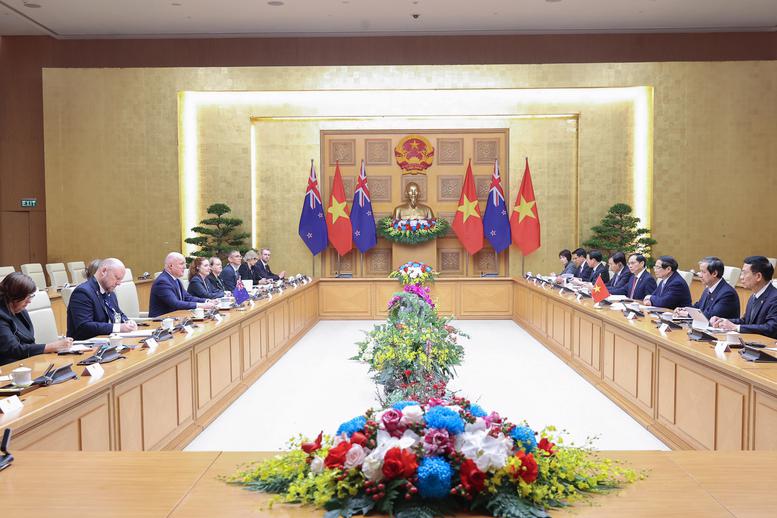 The talks in Hanoi on February 26 between PM Pham Minh Chinh and New Zealand PM Christopher Luxon . (Photo VGP)