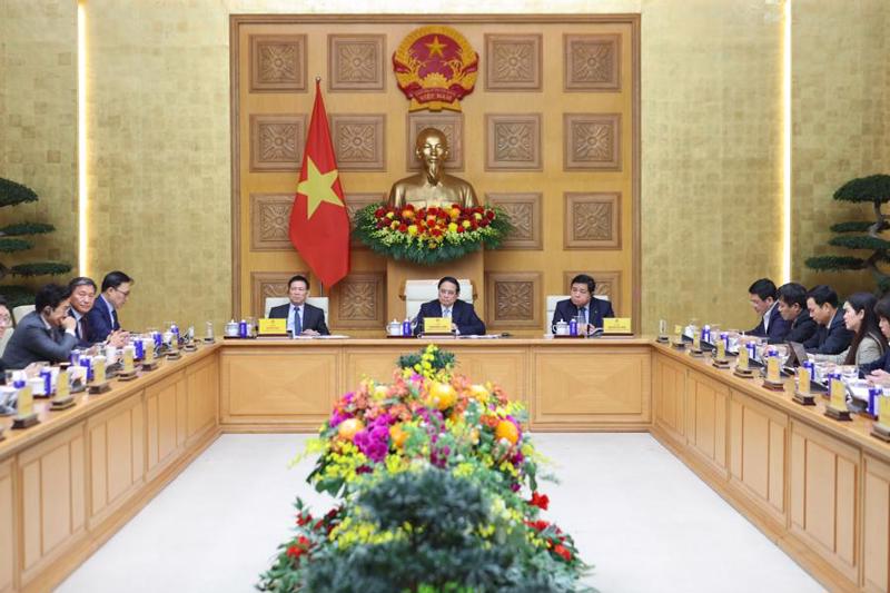 Prime Minister Pham Minh Chinh meets with leaders of 35 Korean businesses operating in Vietnam in Hanoi on February 4. (Photo: VGP)