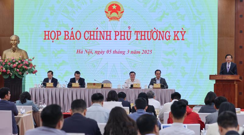 Bộ trưởng, Chủ nhiệm Văn phòng Chính phủ Trần Văn Sơn chủ trì họp báo Chính phủ thường kỳ tháng 2/2025.