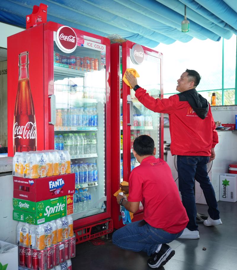 Tất cả các tủ ướp lạnh Coca-Cola lắp đặt tại cơ sở khách hàng đều thuộc quyền sở hữu duy nhất của Công ty Coca-Cola Việt Nam.