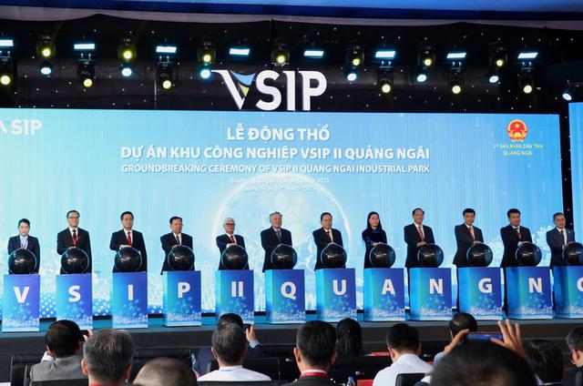 The groundbreaking ceremony for the second VSIP in the central province of Quang Ngai on March 12.  (Photo: VGP)