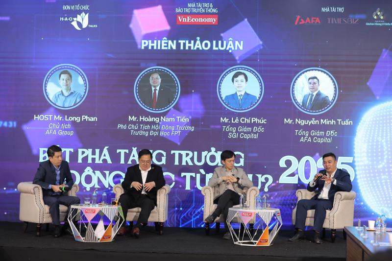 các chuyên gia tại buổi tọa đàm với chủ đề “Bứt phá tăng trưởng 2025, động lực từ đâu?” diễn ra vào ngày 12/3. Ảnh: Xuân Khoa.