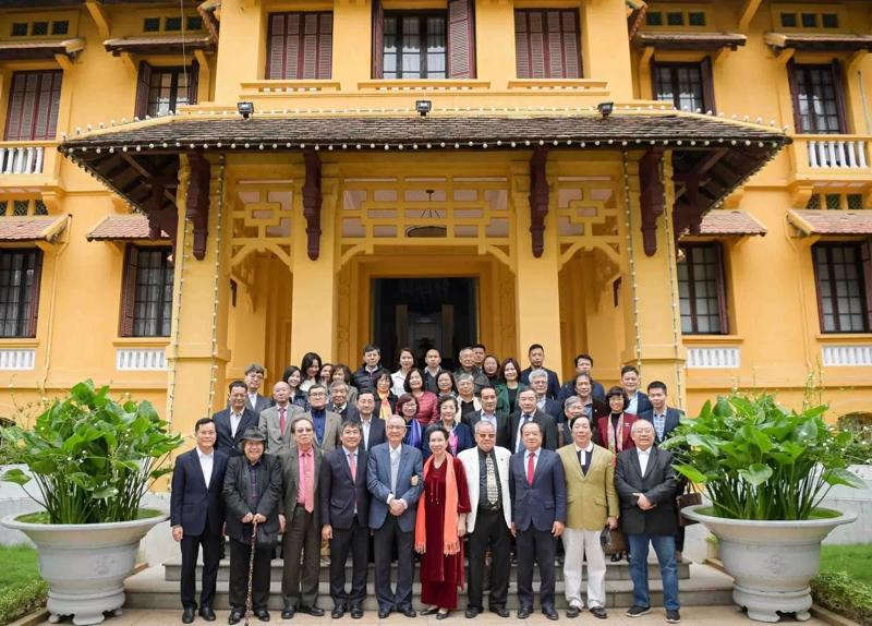 Thứ trưởng Thường trực Bộ Ngoại giao Nguyễn Minh Vũ, Chủ tịch Ủy ban quốc gia UNESCO Việt Nam, chủ trì cuộc gặp mặt các nguyên lãnh đạo, chuyên gia, học giả và cán bộ hưu trí của Ủy ban quốc gia UNESCO Việt Nam. Ảnh: Nguyễn Hồng