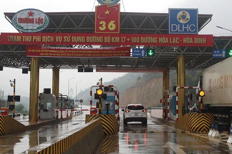 A toll station on Hoa Lac - Hoa Binh Road. (Photo: VOV)