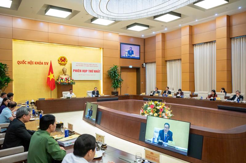 Phiên họp thứ nhất của Ủy ban dự thảo sửa đổi, bổ sung một số điều của Hiến pháp năm 2013.