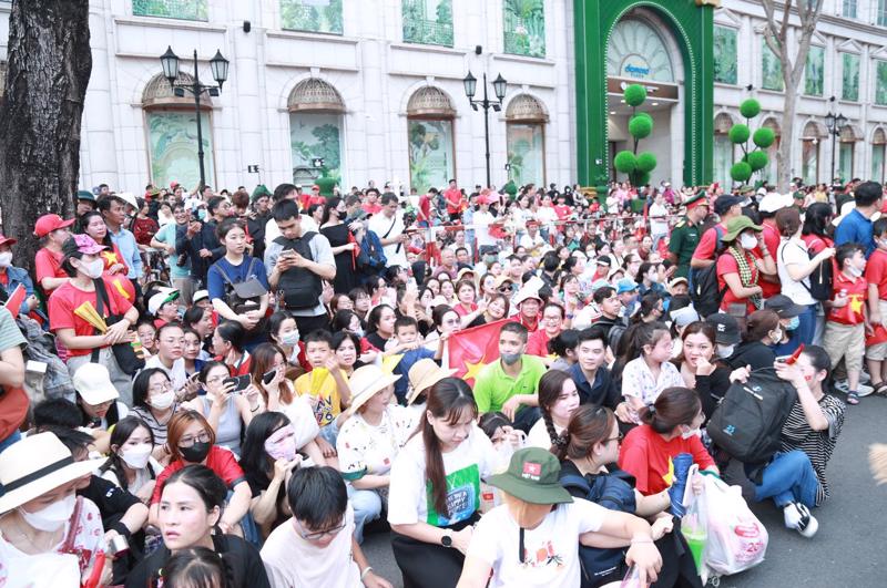 Nhu cầu du lịch của người dân bóng đá bet88 cao trong các ngày lễ góp phần thúc đẩy bóng đá bet88 trưởng thương mại, dịch vụ.