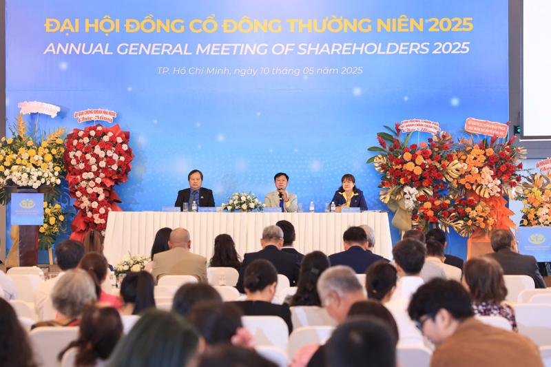 Công ty Cổ phần Tư vấn Thương mại Dịch vụ Địa ốc Hoàng Quân tổ chức đại hội đồng cổ đông thường niên 2025, sáng 10/5.