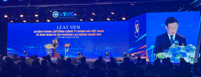 Phó Thủ tướng Hồ Đức Phớc phát biểu tại Lễ kỷ niệm 30 năm thành lập Tổng công ty Hàng hải Việt Nam và đón nhận Huân chương Lao động Hạng nhì. Ảnh: Tuấn Dũng