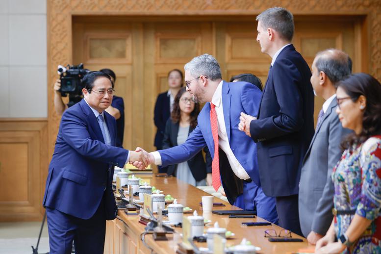 Prime Minister Pham Minh Chinh meets US firms in Hanoi on May 13. (Photo: VGP)