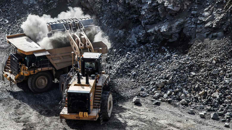 Hoạt động tại mỏ đất hiếm của MP Materials ở Mountain Pass, California - Ảnh: Reuters