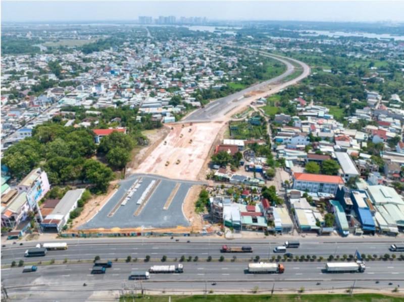 Nhiều dự án tại Đồng Nai chậm tiến độ là nguyên nhân khiến giải ngân vốn đầu tư công của tỉnh này đến nay chỉ đạt được 11% kế hoạch. Trong ảnh: Dự án đường trục trung tâm TP. Biên Hòa, một trong số các dự án chậm tiến độ