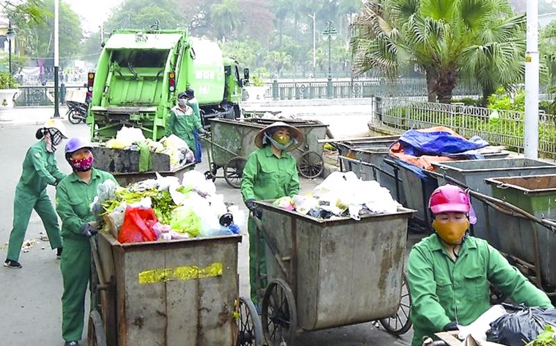 Công nhân thu gom rác thải thành phố Hải Phòng