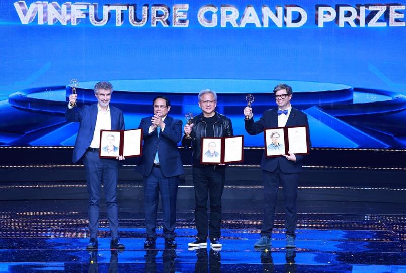 Thủ tướng Chính phủ Phạm Minh Chính trao Giải thưởng Chính VinFuture 2024 cho 5 nhà khoa học.