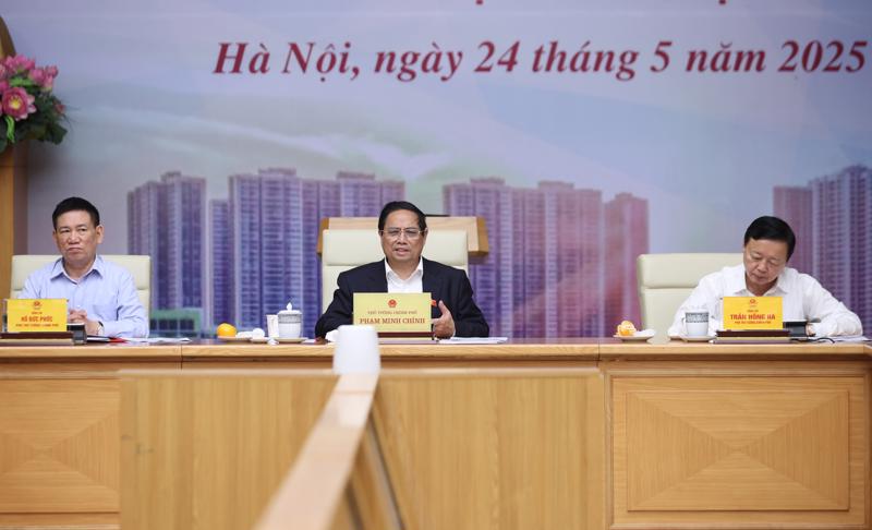 Lãnh đạo Chính phủ chủ trì cuộc họp chiều 24/5 (Ảnh: VGP)