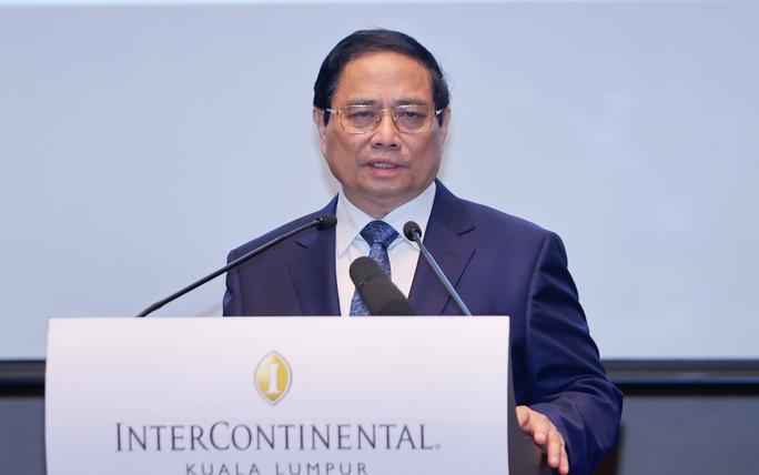 Prime Minister Pham Minh Chinh is addressing the Vietnam-Malaysia Business Meeting held in Kuala Lumpur on May 25. (Photo: VGP)