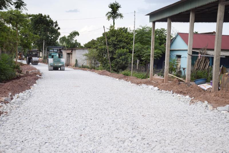 Công trường thi công Dự án đường giao thông liên xã Châu Đình - Bản Khúa xã Châu Lý, huyện Quỳ Hợp