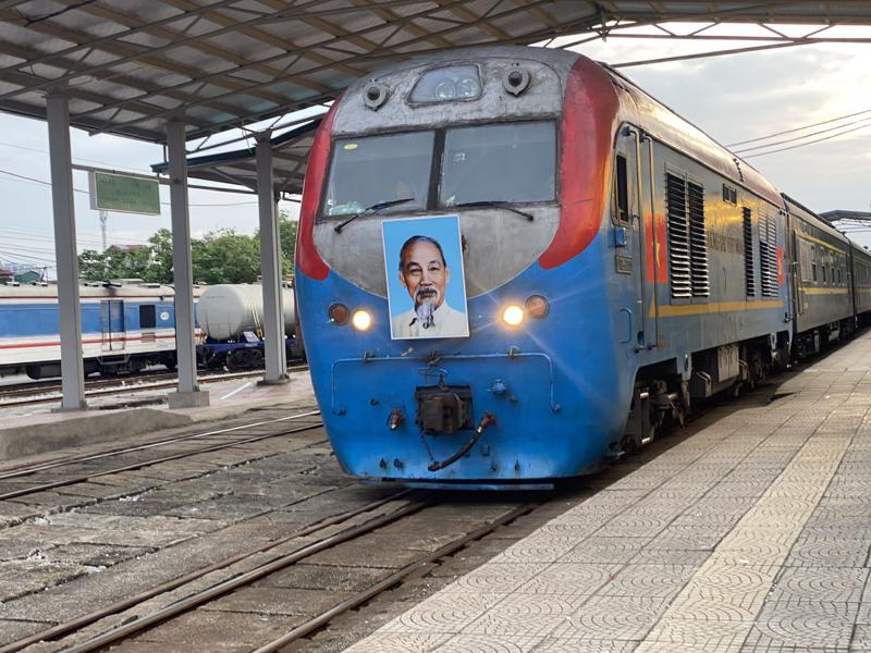 Đoàn tàu liên vận về đến ga Gia Lâm vào sáng ngày 26/5.