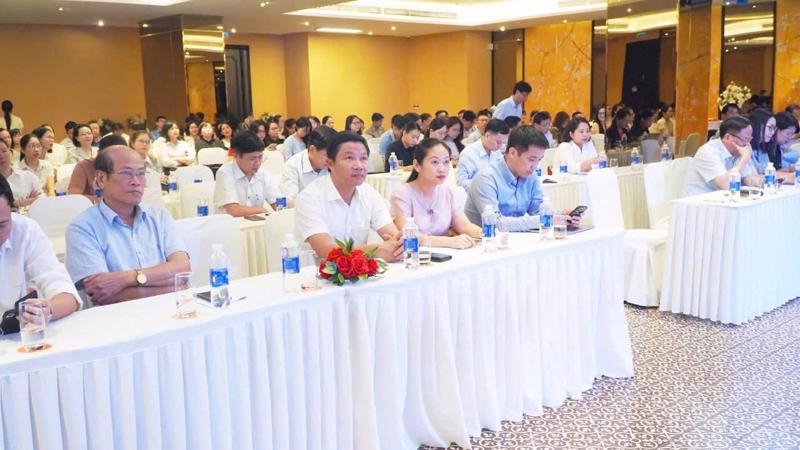 A large number of businesses attend the workshop "Business Response to US Reciprocal Tariffs". In Hue city.