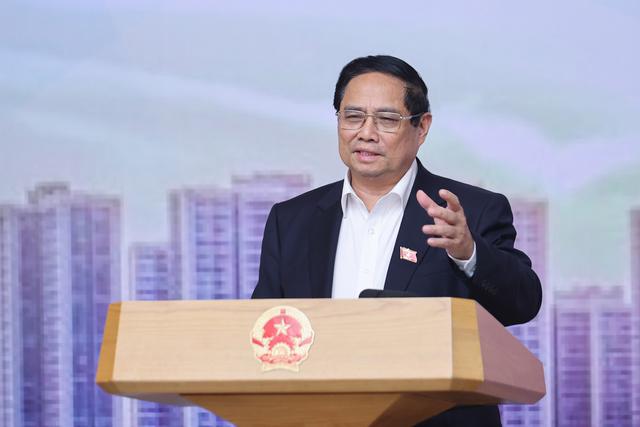 Prime Minister Pham Minh Chinh presides over a meeting in Hanoi on May 24 to seek way to ensure safe, healthy and sustainable development of the real estate market. (Photo: VGP)