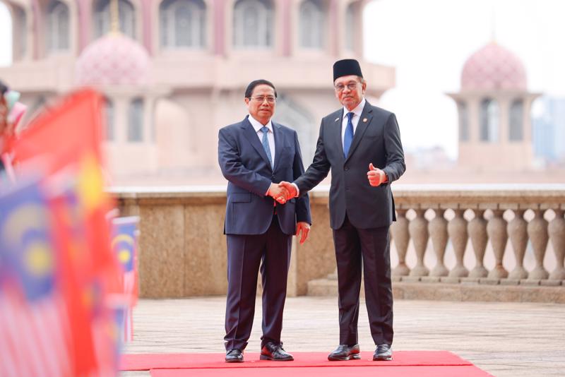 Thủ tướng Anwar Ibrahim và Thủ tướng Phạm Minh Chính - Ảnh: VGP