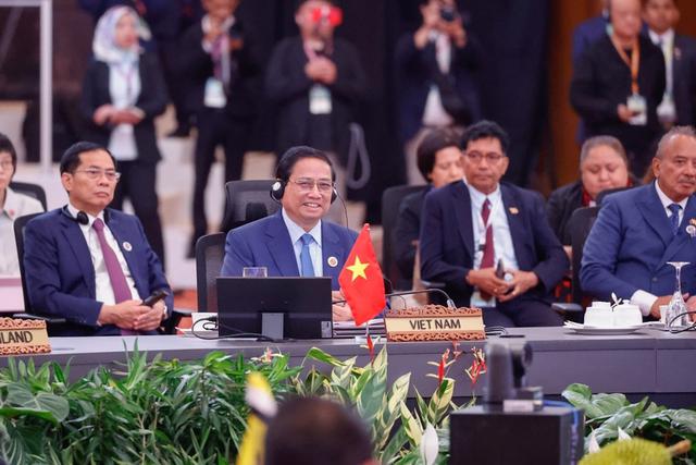 Prime Minister Pham Minh Chinh (second from left) at the 2nd ASEAN - Gulf Cooperation Council (GCC) Summit, Kuala Lumpur, May 27.  (Photo: VGP)
