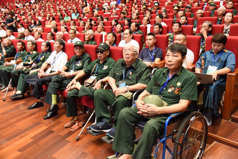 Người có công với cách mạng. Ảnh: Mạnh Dũng.