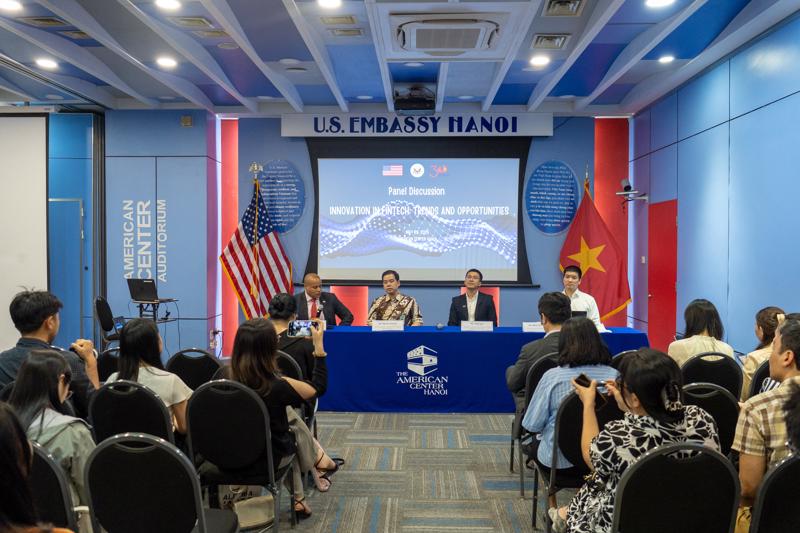The workshop with theme “Innovation in FinTech - Trends and Opportunities” organized by the U.S. Embassy in Hanoi on May 28 (Photo: U.S. Embassy in Hanoi)