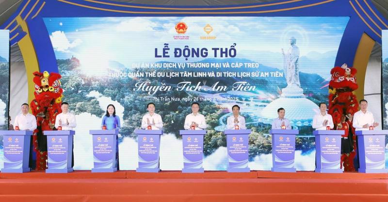Groundbreaking ceremony for the Am Tien Commercial Service and Cable Car project in Trieu Son district, Thanh Hoa, late last April.