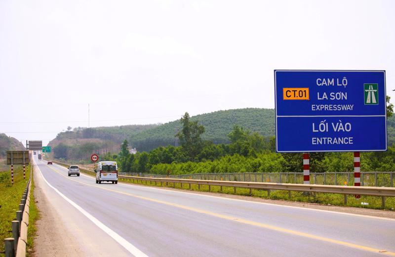 Cam Lo - La Son expressway. 