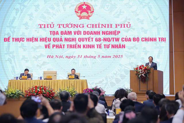Thủ tướng Chính phủ Phạm Minh Chính chủ trì Tọa đàm "Thủ tướng Chính phủ với doanh nghiệp" để thực hiện hiệu quả Nghị quyết 68-NQ/TW của Bộ Chính trị về phát triển kinh tế tư nhân.