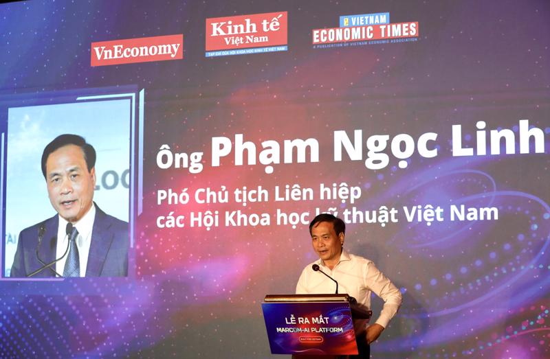 Ông Phạm Ngọc Linh, Phó Chủ tịch Liên hiệp các Hội Khoa học và Kỹ thuật Việt Nam phát biểu tại sự kiện ra mắt Marcom-AI Platform - nền tảng công nghệ thúc đẩy lĩnh vực truyền thông và công bố thành lập Liên minh Dữ liệu và Trí tuệ nhân tạo (D.A Alliance) của Tạp chí Kinh tế Việt Nam/VnEconomy.