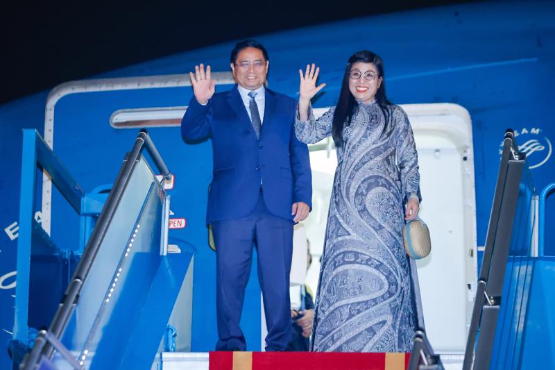 Thủ tướng Chính phủ Phạm Minh Chính và Phu nhân cùng Đoàn đại biểu cấp cao Việt Nam rời Thủ đô Hà Nội, lên đường bắt đầu chuyến công tác tại châu Âu - Ảnh: VGP