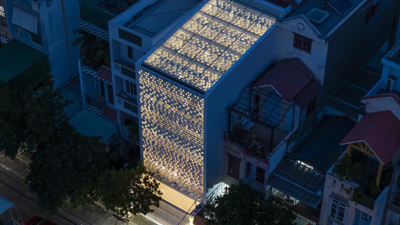 Ảnh trong bài: To Huu Dung và Hiroyuki Oki
