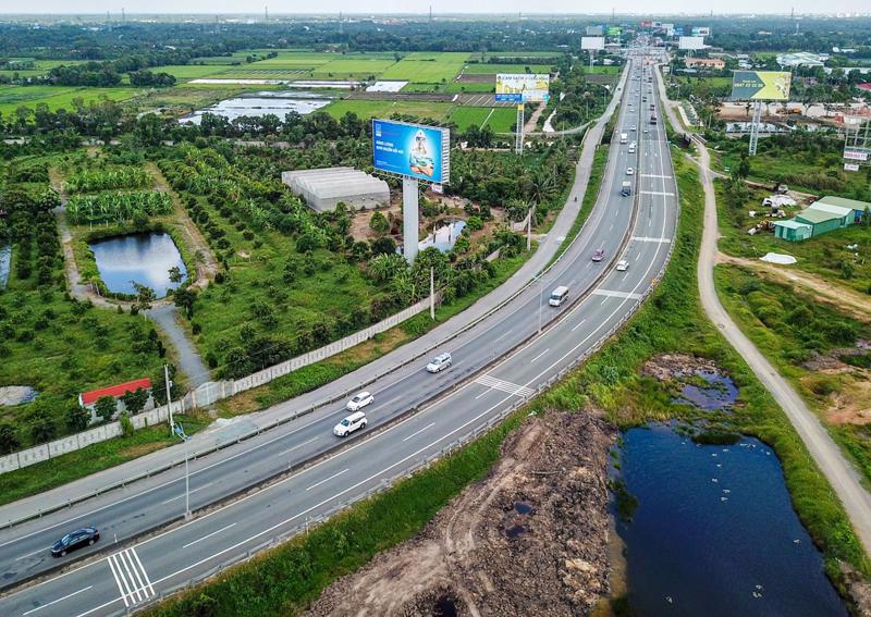The expansion of the Hanoi - Thai Nguyen expressway to six lanes is expected to reduce congestion and meet travel demand.