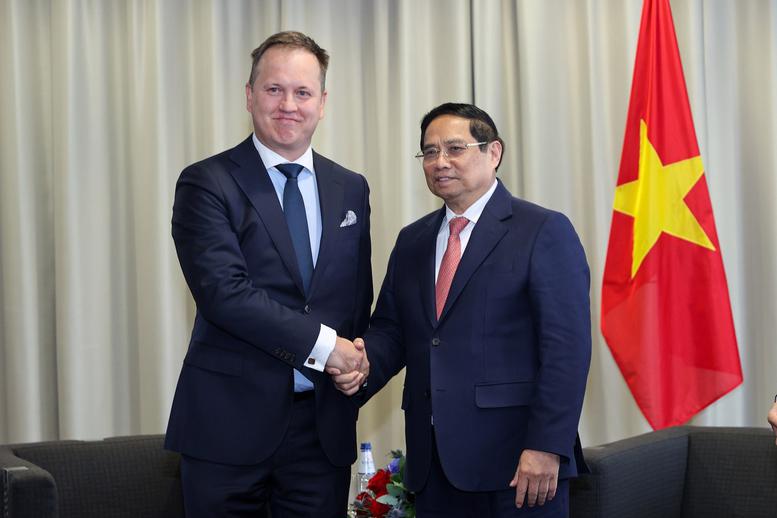 Thủ tướng Chính phủ Phạm Minh Chính tiếp ông Carlo Lustrissimi, Tổng Giám đốc, đồng sáng lập Công ty 5.0 Robotics - Ảnh: VGP.