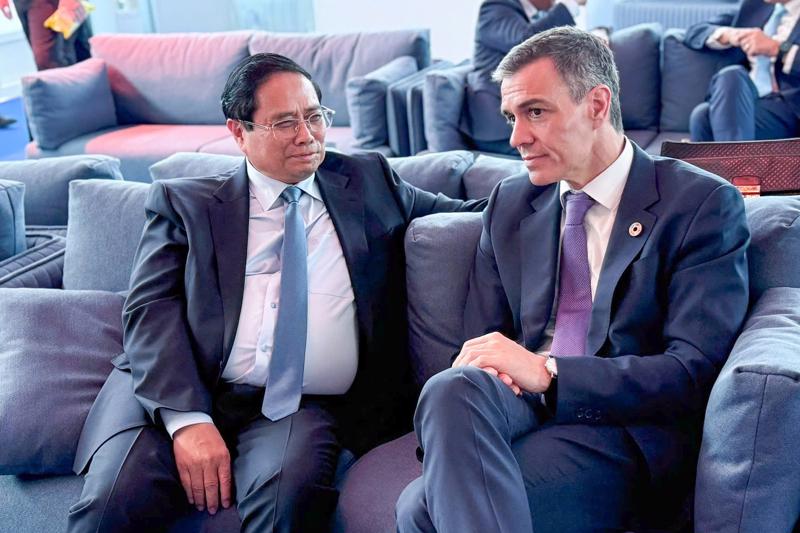 Thủ tướng Chính phủ Phạm Minh Chính gặp Thủ tướng Tây Ban Nha Pedro Sanchez - Ảnh: VGP