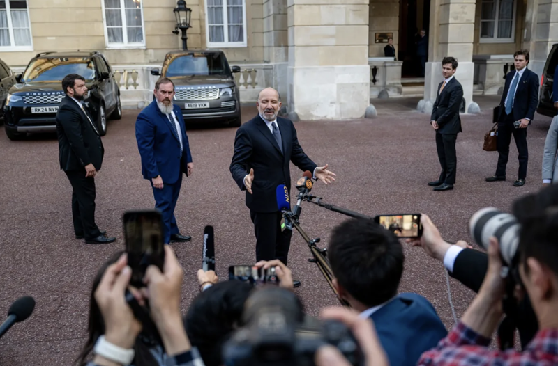 Bộ trưởng Bộ Thương mại Mỹ Howard Lutnick phát biểu trước báo giới ở London ngày 10/6 - Ảnh: Reuters.