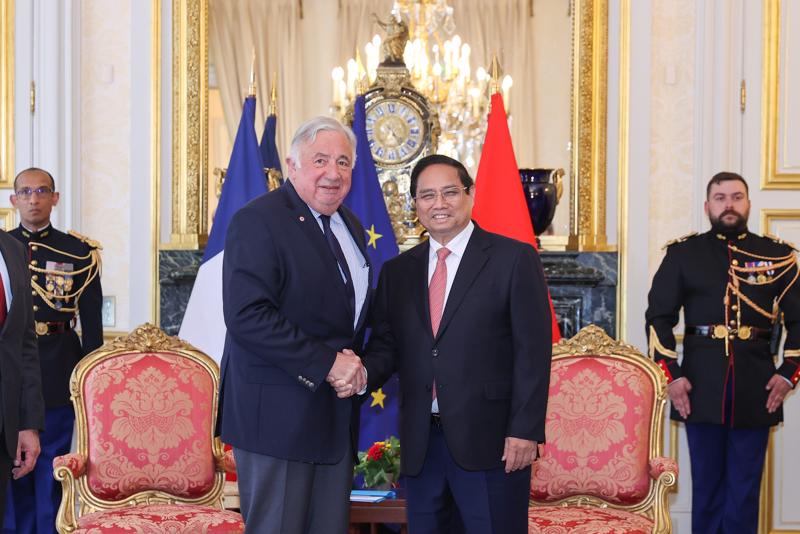 Thủ tướng Phạm Minh Chính và Chủ tịch Thượng viện Gérard Larcher - Ảnh: VGP