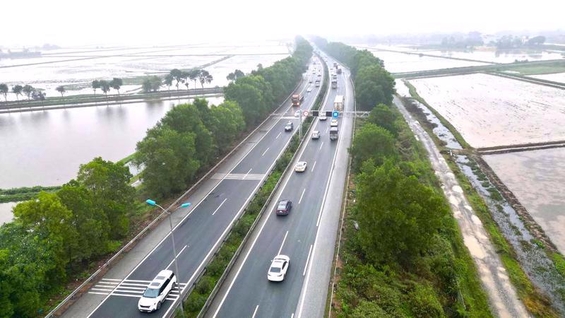 Cau Gie - Ninh Binh Expressway.