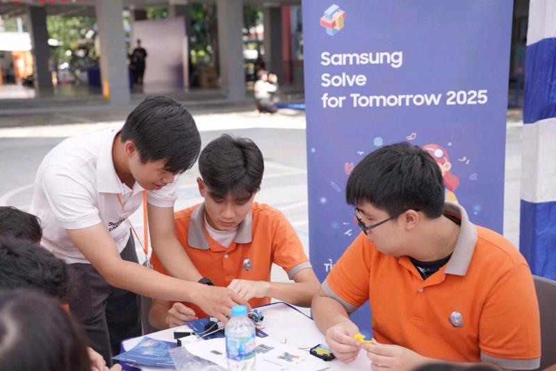 Các hoạt động trải nghiệm STEM cho học sinh với chuyên gia của doanh nghiệp.