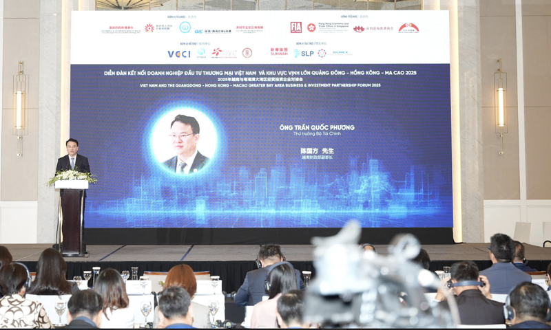 Tran Quoc Phuong, Deputy Minister of Finance, speaks at the Forum.