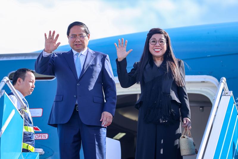 Thủ tướng Chính phủ Phạm Minh Chính và Phu nhân về tới Hà Nội, kết thúc tốt đẹp chuyến công tác tại châu Âu - Ảnh: VGP