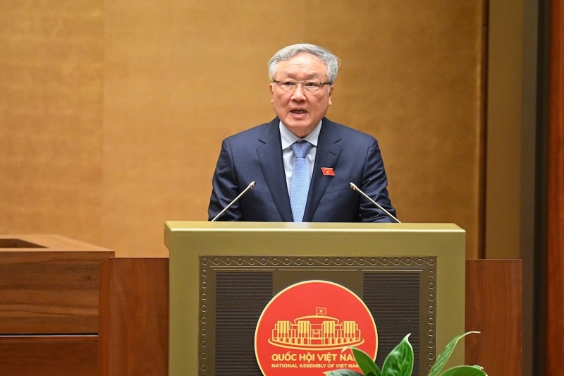 Standing Deputy Prime Minister Nguyen Hoa Binh briefs legislators about Vietnam's socioeconomic performance in January-May this year, on June 20. (Photo: VGP)