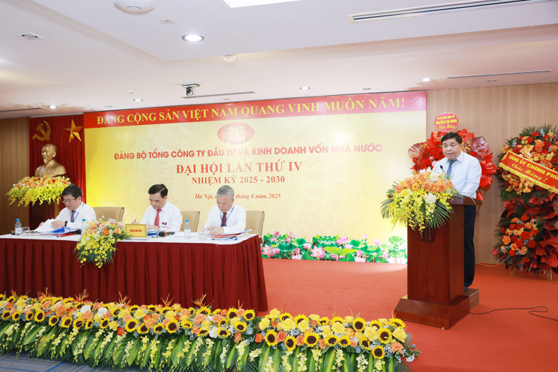 Đồng chí Nguyễn Chí Dũng - Ủy viên Ban chấp hành Trung ương Đảng, Ủy viên Ban Thường vụ Đảng ủy Chính phủ, Phó Thủ tướng Chính phủ trực tiếp chỉ đạo Đại hội.
